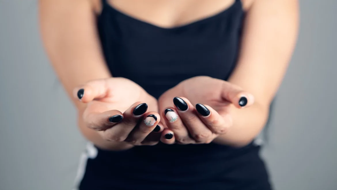 black French tip nails black French tip nails